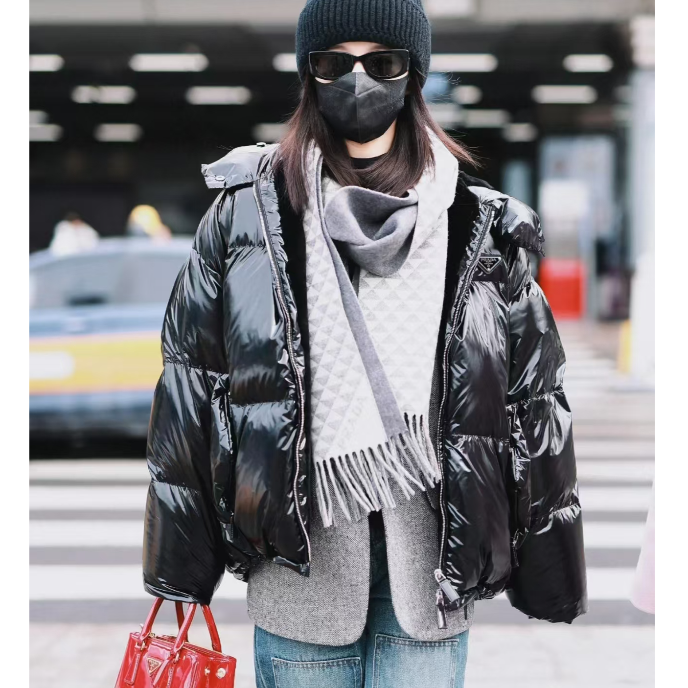 全新未使用 Prada/普拉达 内里加绒连帽拉链鹅绒服/40码
