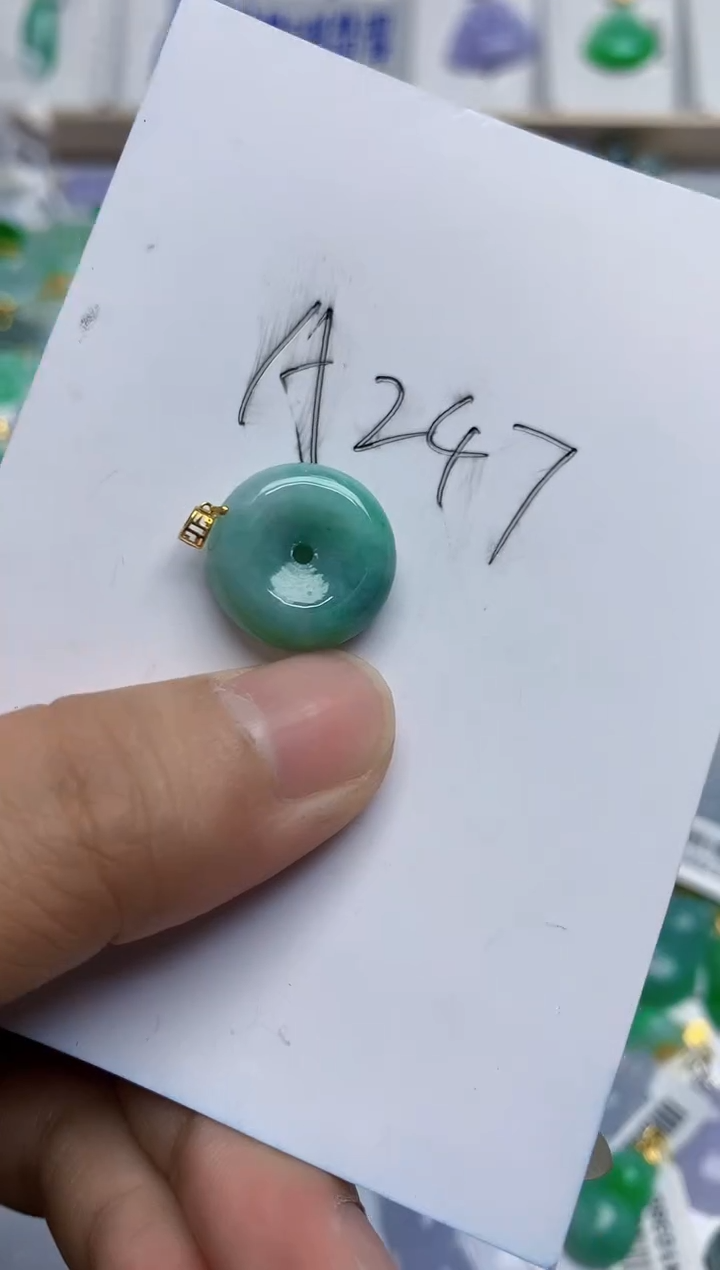 翡翠18K金镶嵌颈饰天然缅甸翡翠A货