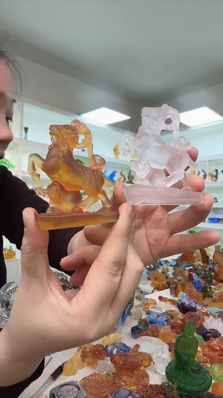 手工艺品琉璃羊黄+白