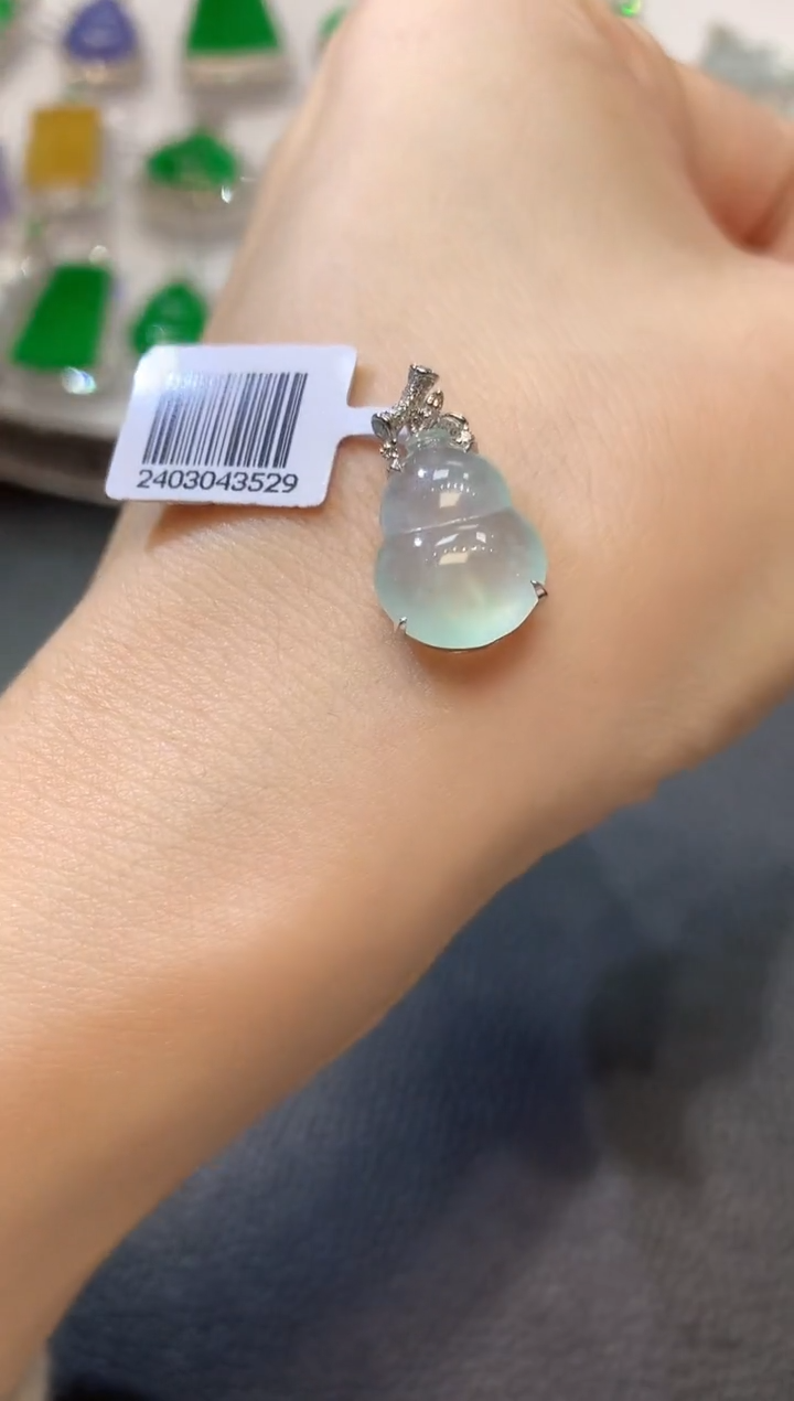 【闪购商品】翡翠吊坠(不含链)18K金镶嵌D2