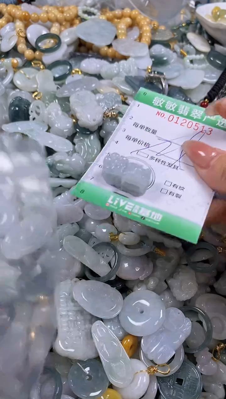 【闪购商品】翡翠颈饰未镶嵌闪购0120513多样性发其一