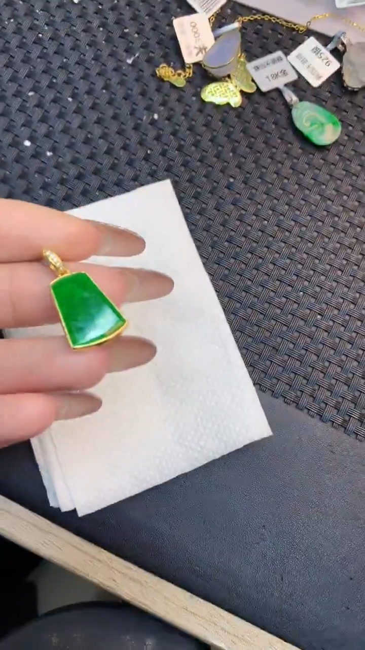 颈饰未镶嵌翡翠1