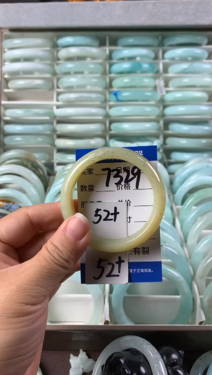 【闪购商品】蛇纹石玉手镯未镶嵌7329