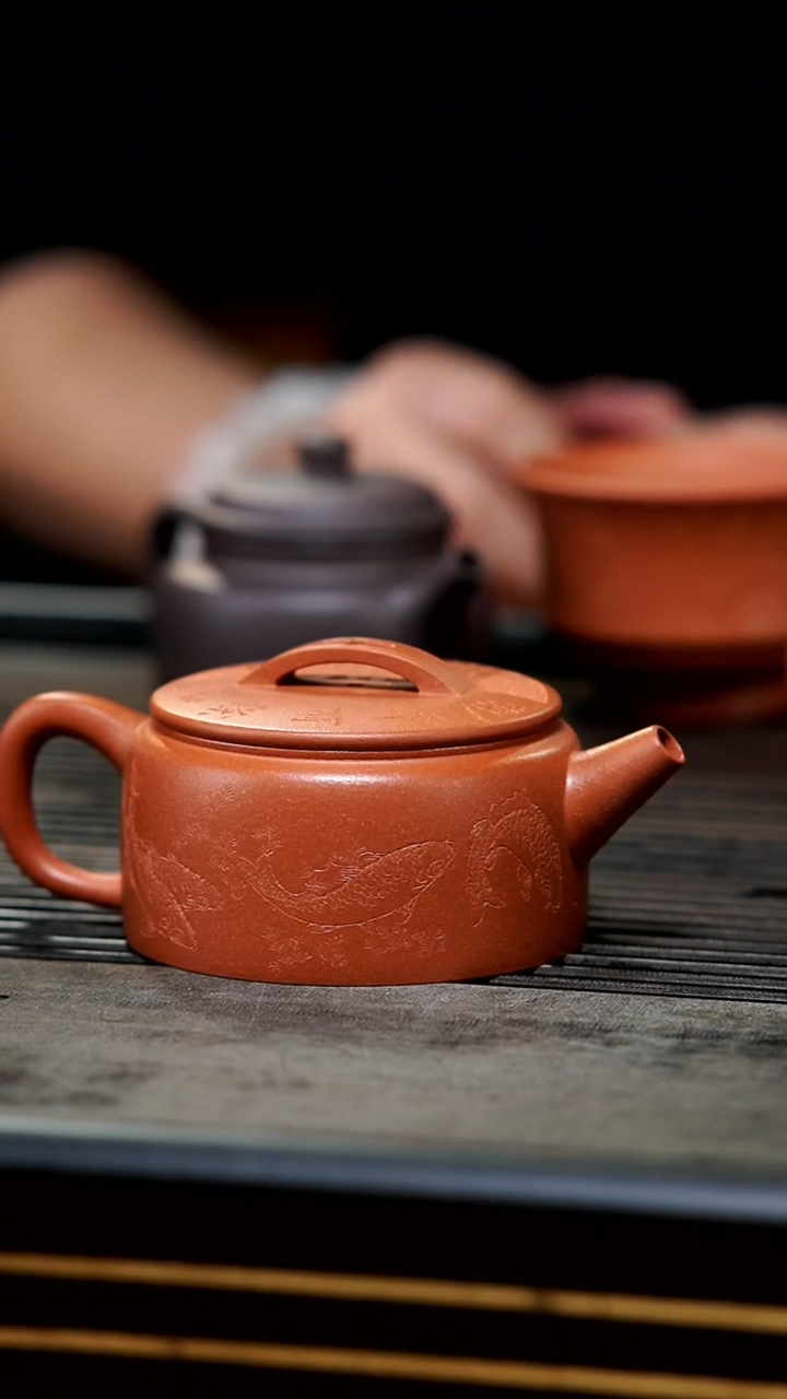 【闪购商品】紫砂茶壶17-全手血降坡九鱼图汉瓦190cc