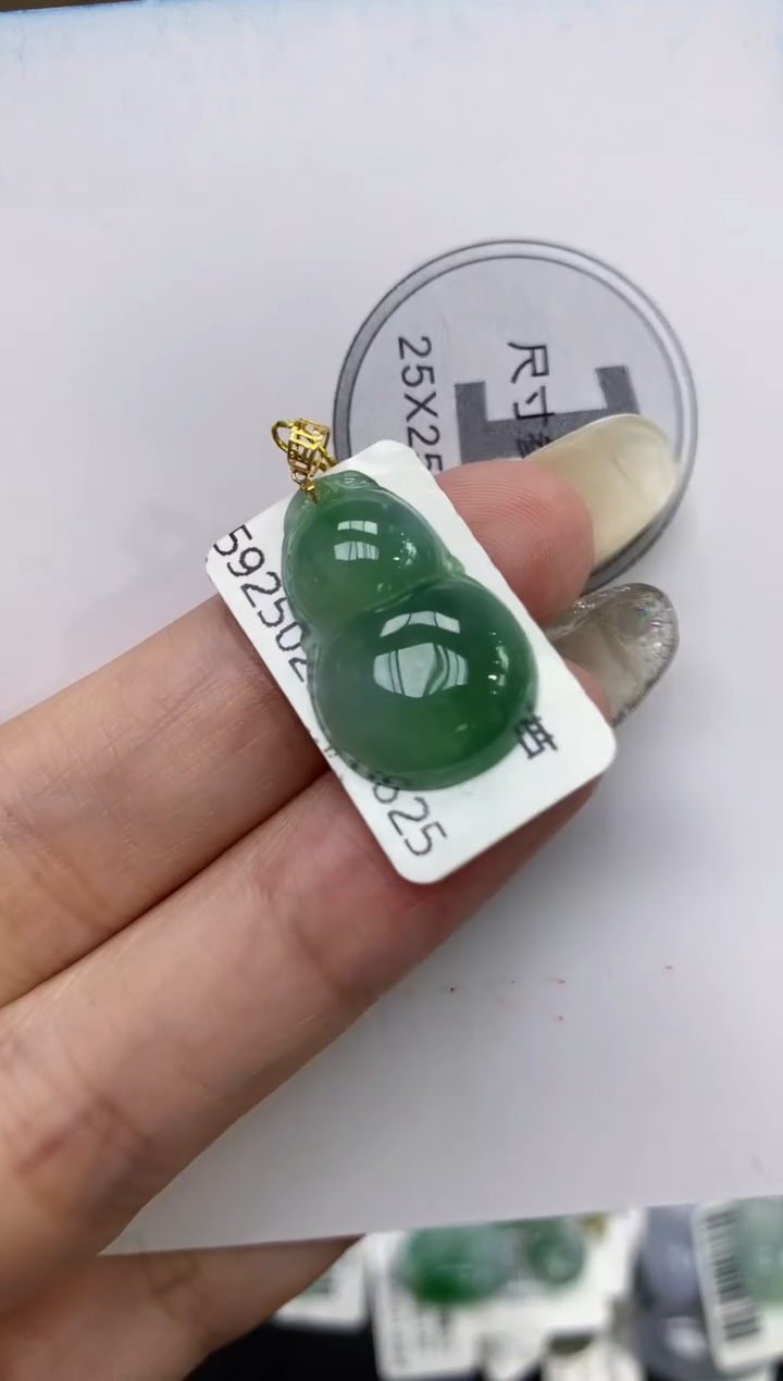 颈饰18K金镶嵌翡翠11111111111