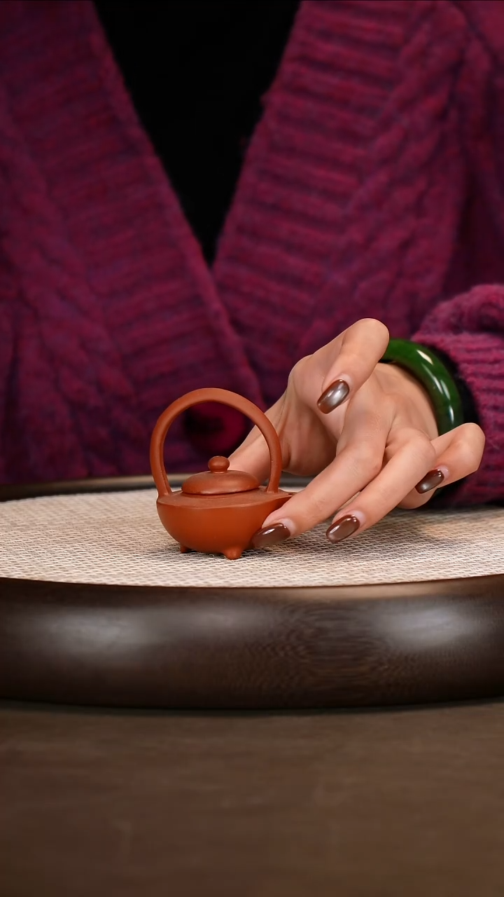 紫砂茶具紫砂茶宠大红袍三足提梁