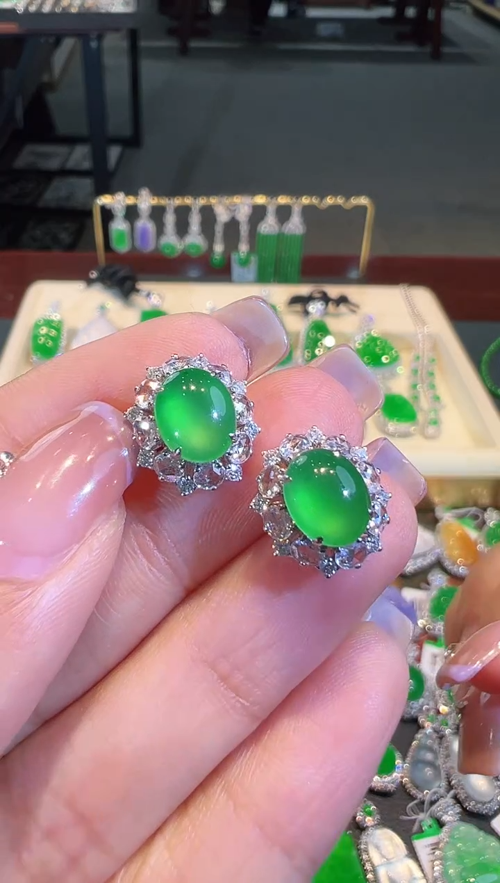 【闪购商品】翡翠耳饰18K金镶嵌翡翠