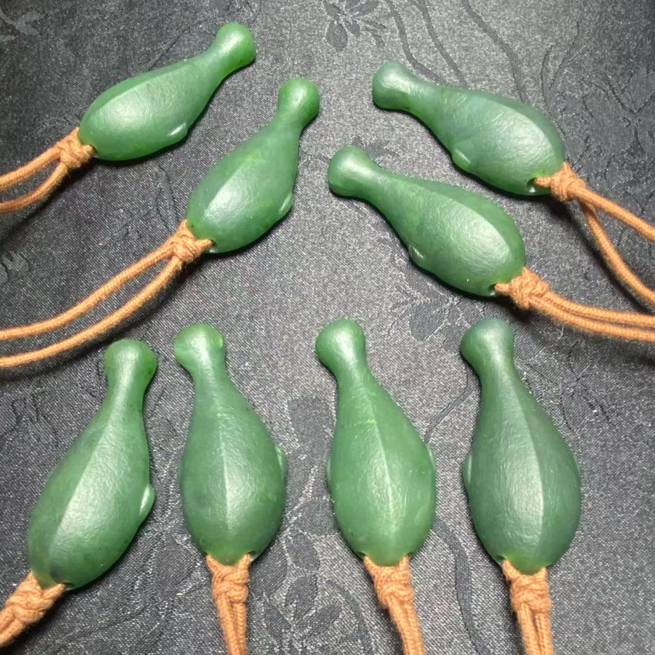 和田玉碧玉菠菜绿复古风磨砂鱼吊坠-多样性发货