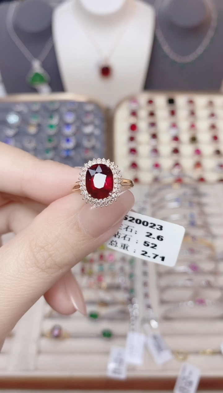 18K金镶嵌碧玺戒指碧玺2.6CT