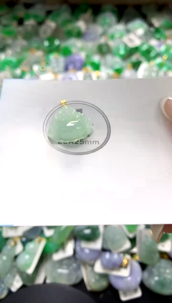 翡翠18K金镶嵌颈饰1111111111111111