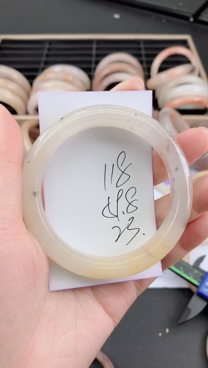 未镶嵌手镯石英质玉118