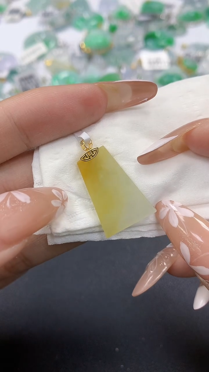 颈饰18K金镶嵌翡翠a货假一赔三支持复检百元上9元证书费自理