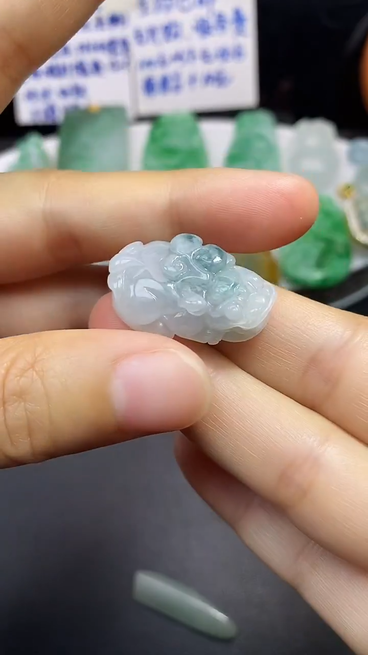 颈饰未镶嵌翡翠吊坠