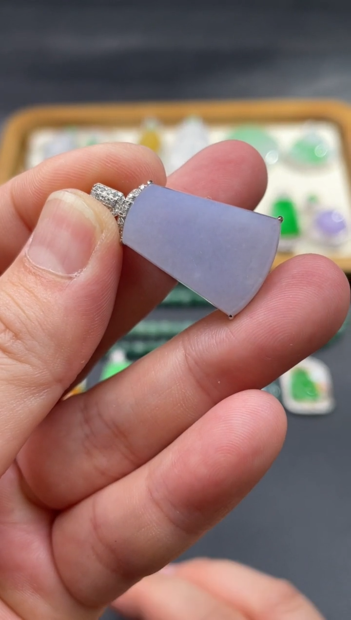 【闪购商品】翡翠颈饰18K金镶嵌45.........