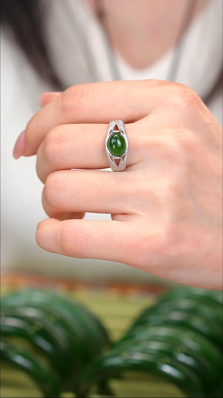 未镶嵌戒指和田玉 