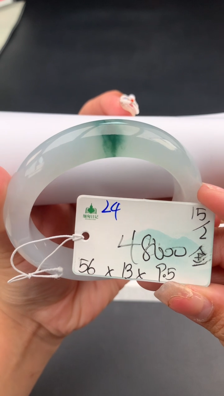 【闪购商品】翡翠手镯未镶嵌 #情人节#送礼，下单联系客服核对地址~