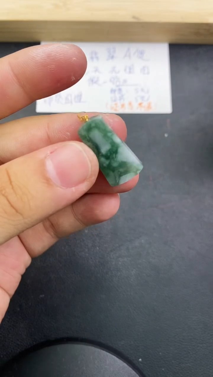 【闪购商品】翡翠颈饰18K金镶嵌天然翡翠A货赠皮绳