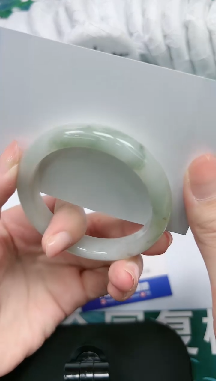 【闪购商品】石英质玉手镯未镶嵌K52-54