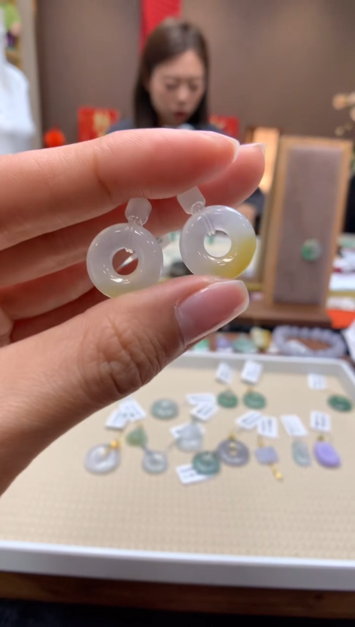 【闪购商品】翡翠颈饰18K金镶嵌甜甜圈一对