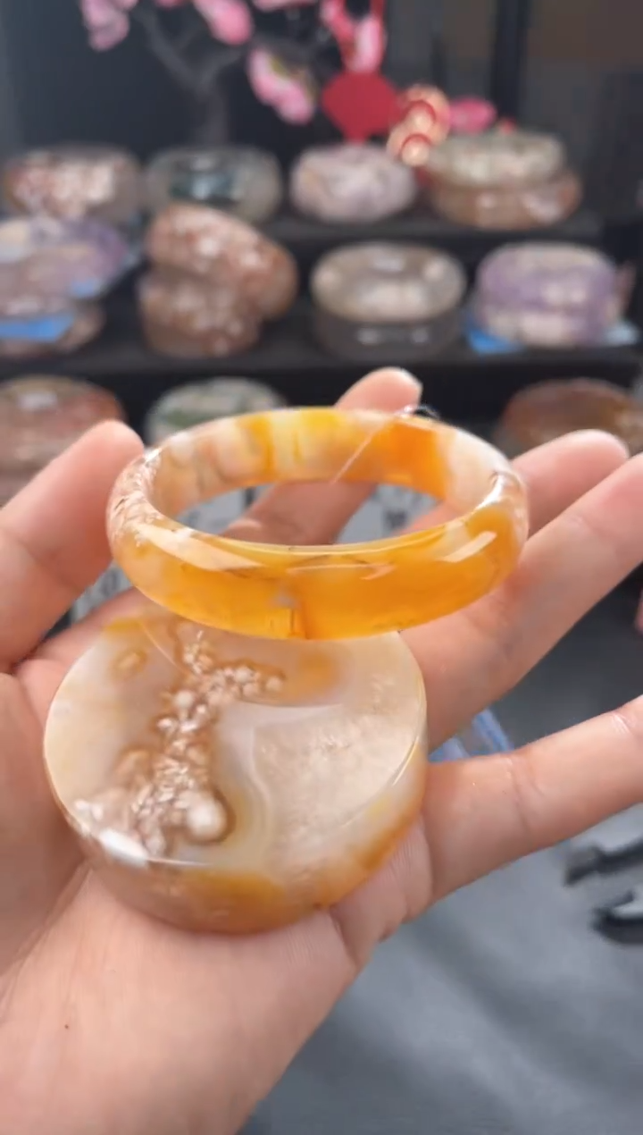 【闪购商品】石英质玉手镯未镶嵌56