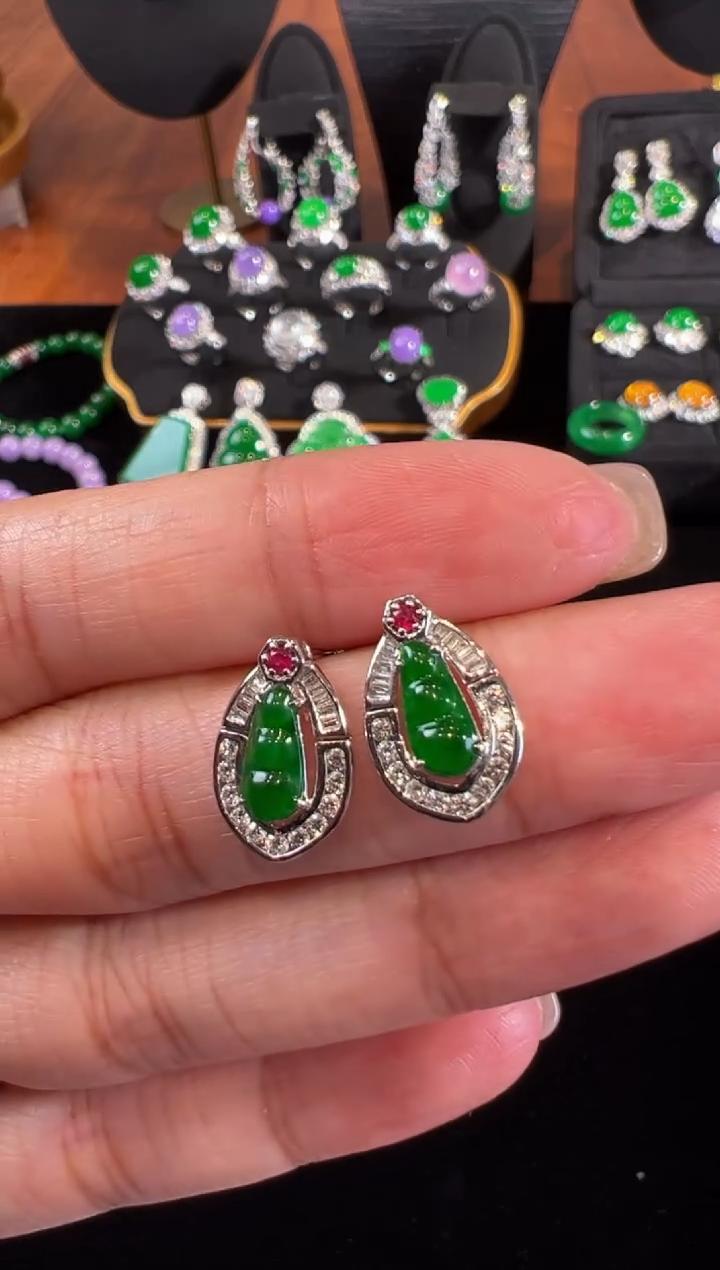 【闪购商品】翡翠耳饰18K金镶嵌福豆耳钉