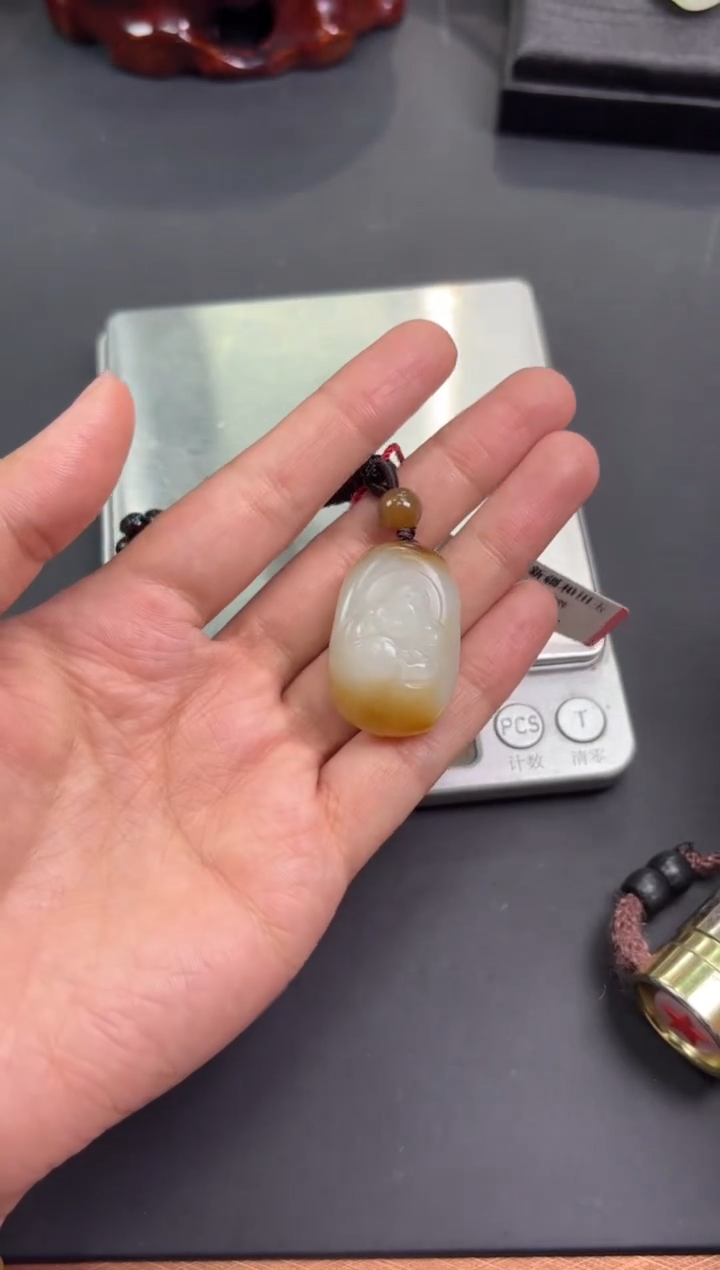 【闪购商品】和田玉吊坠(赠链)未镶嵌且末金山微色差吊坠
