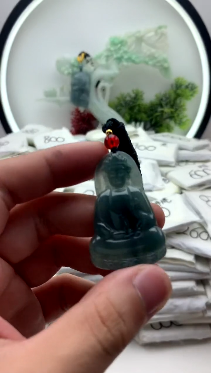 翡翠未镶嵌颈饰小观音