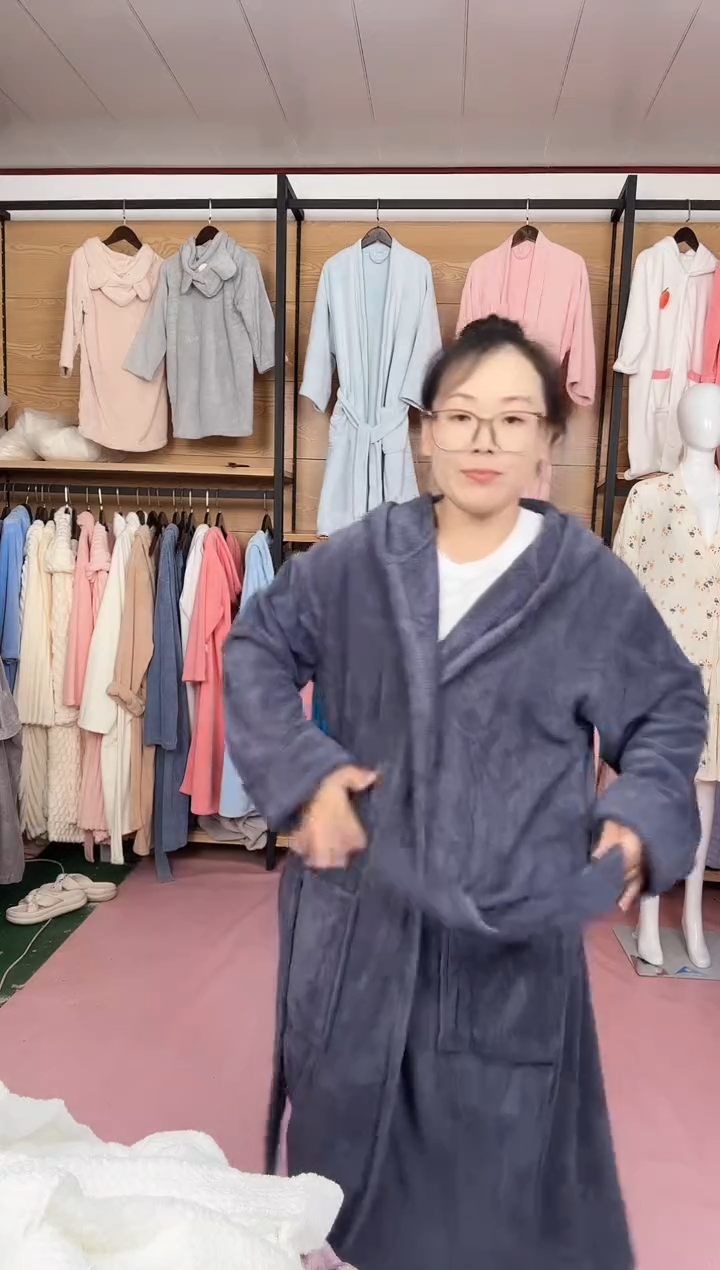 珊瑚绒素色连帽烟灰色