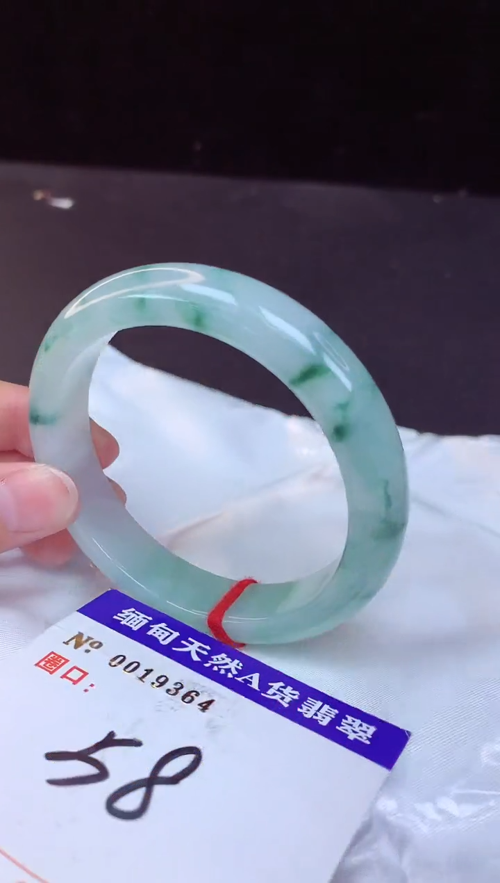 【闪购商品】翡翠手镯未镶嵌58+             