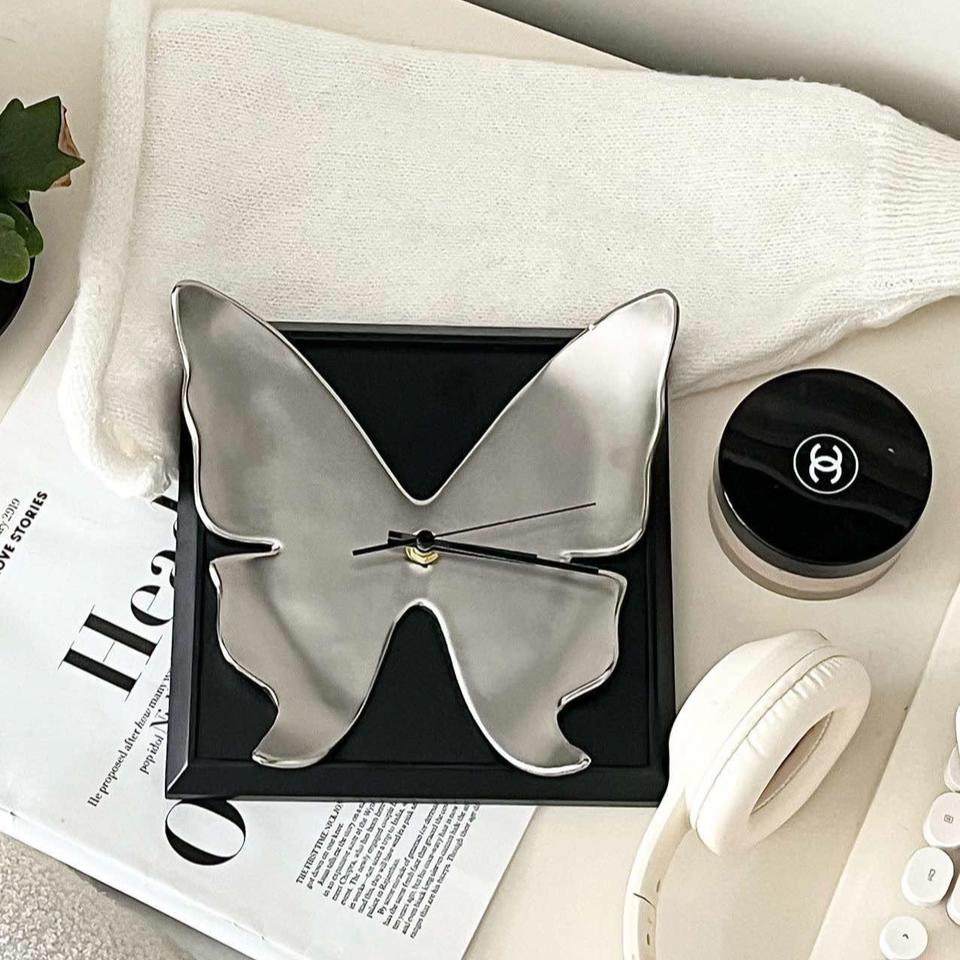 创意时钟陶瓷翩翩起舞时钟蝴蝶立体时钟计时轻奢客厅玄关摆件