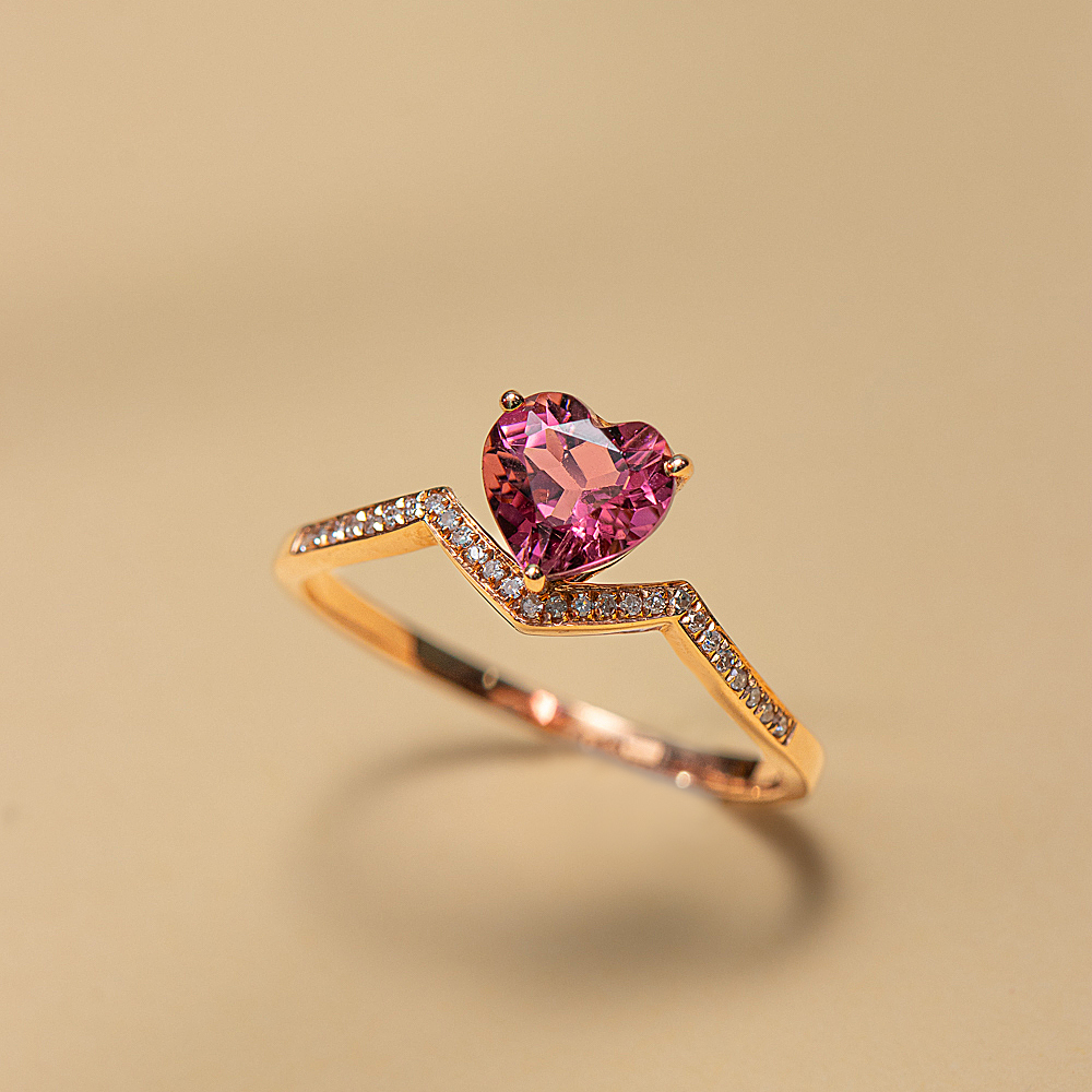 18K金粉碧玺戒指浪漫爱心樱花粉满火彩全净体简约款