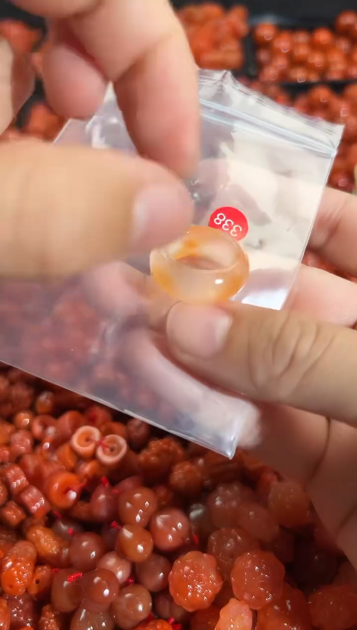 颈饰未镶嵌南红玛瑙1