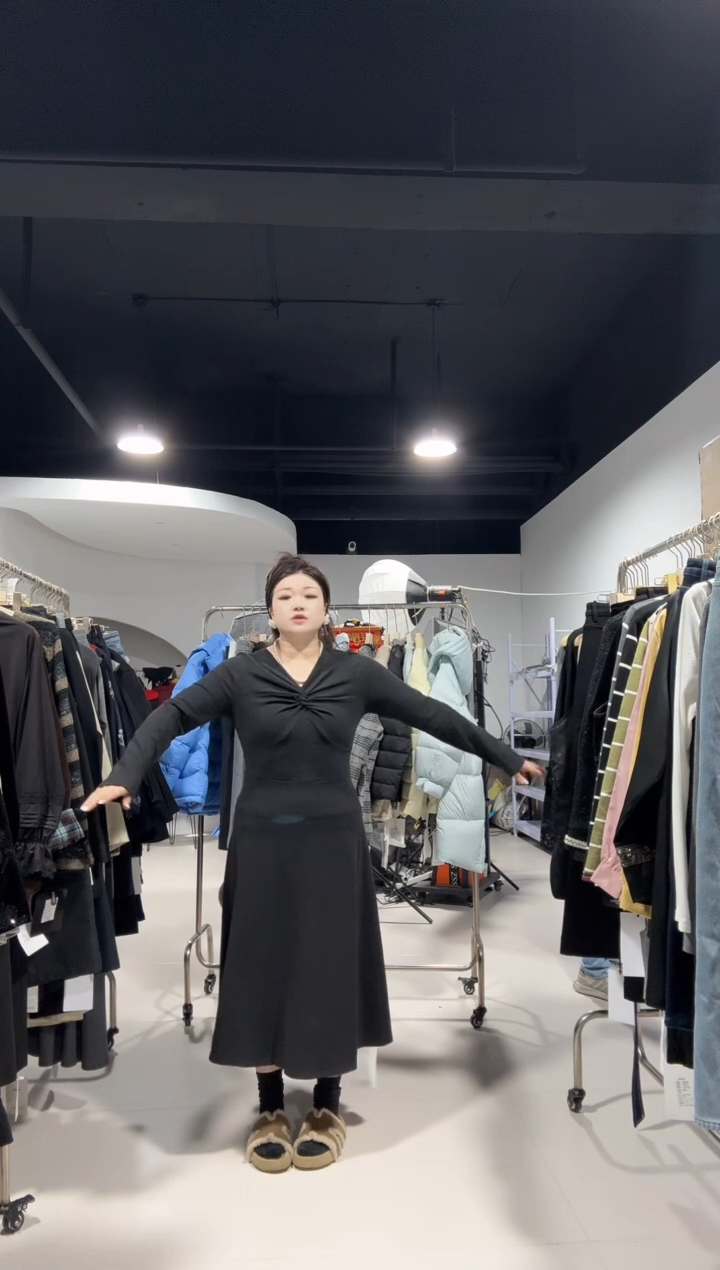 942-黑色凉意裙子·········