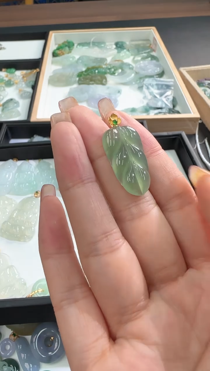 【闪购商品】翡翠颈饰18K金镶嵌250213244