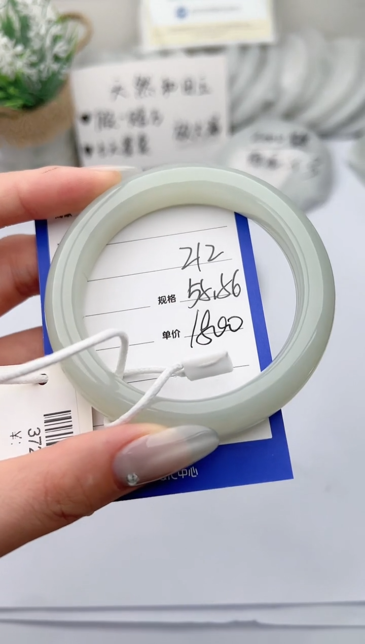 【闪购商品】和田玉手镯未镶嵌 柯沛212