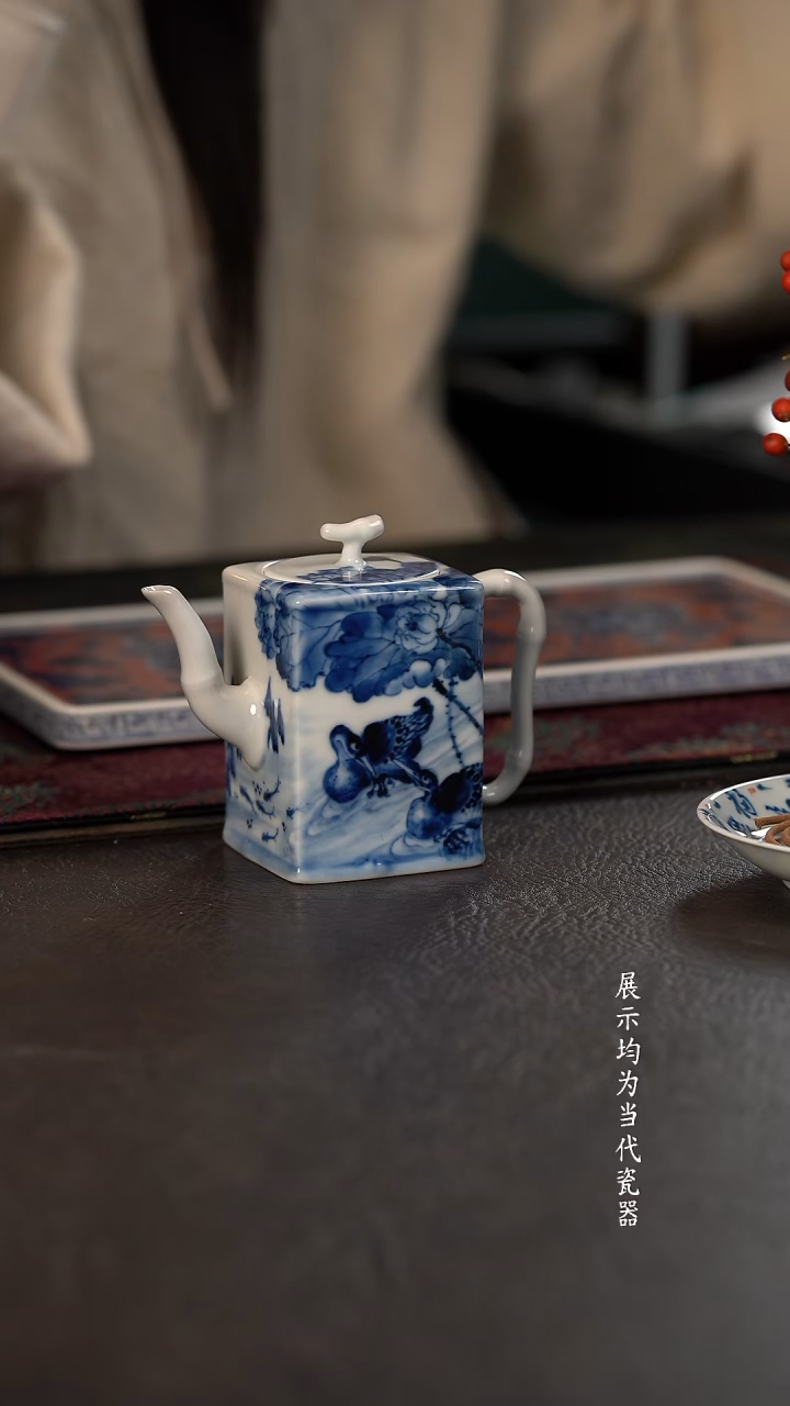 柴窑洪印慕明仿八大墨荷四方竹节壶