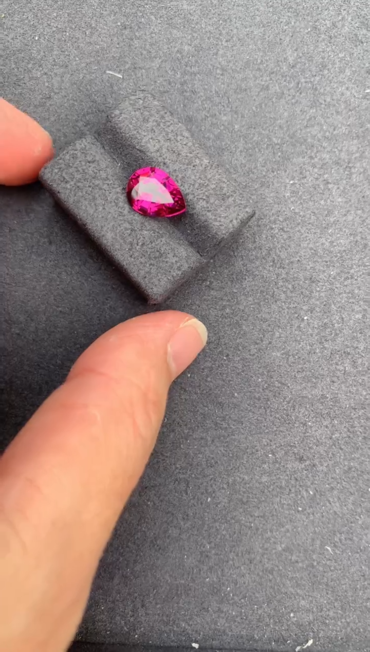 【闪购商品】石榴石（紫牙乌）裸石未镶嵌2.9ct紫牙乌