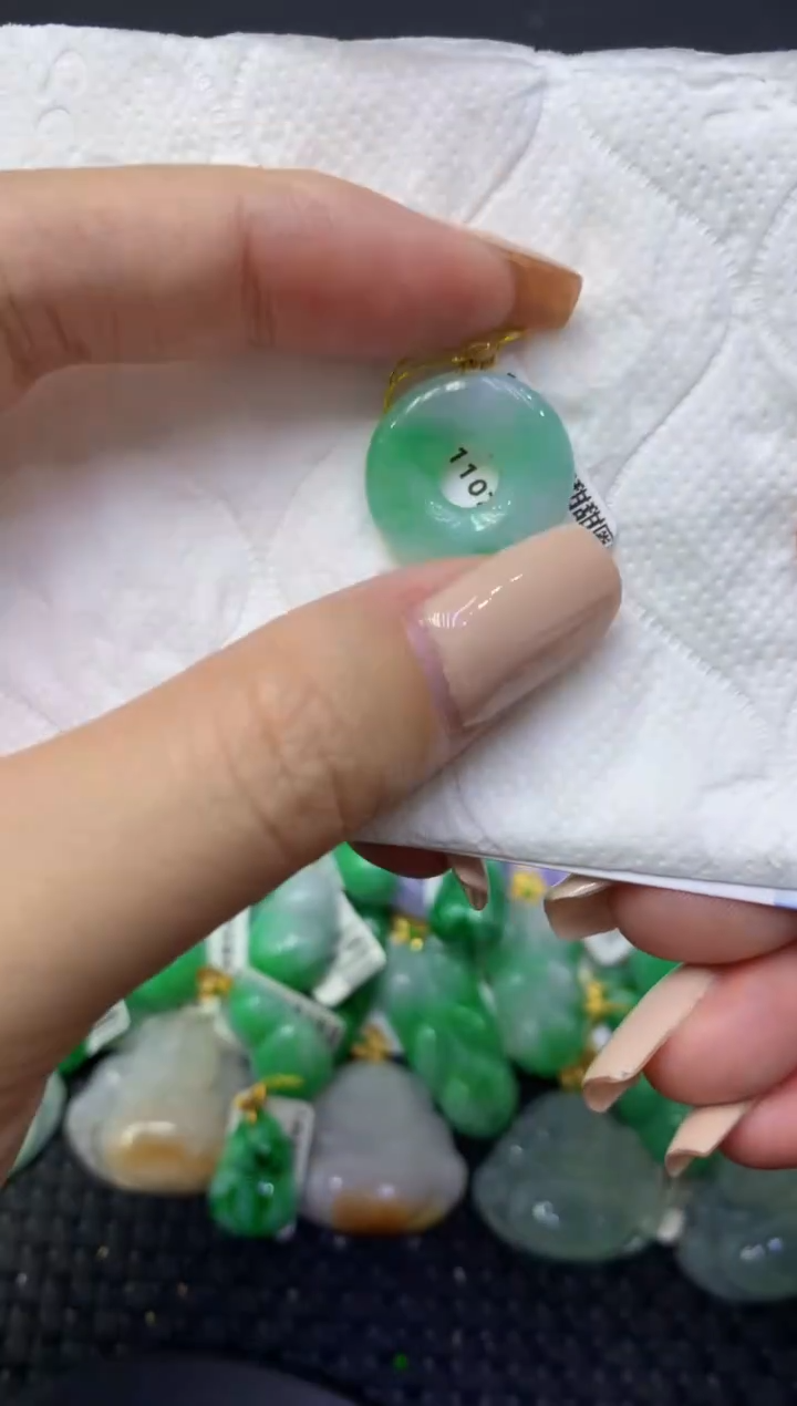 颈饰18K金镶嵌翡翠天然缅甸翡翠A货