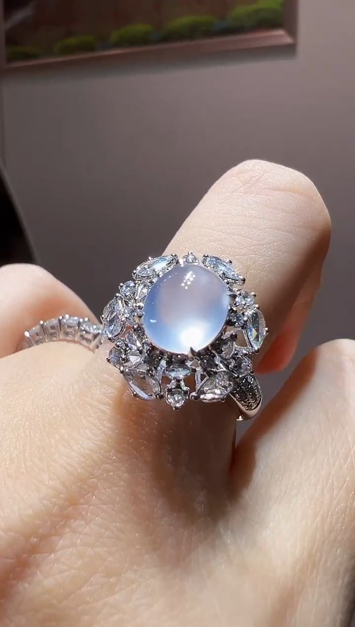 18K金镶嵌戒指翡翠蛋面