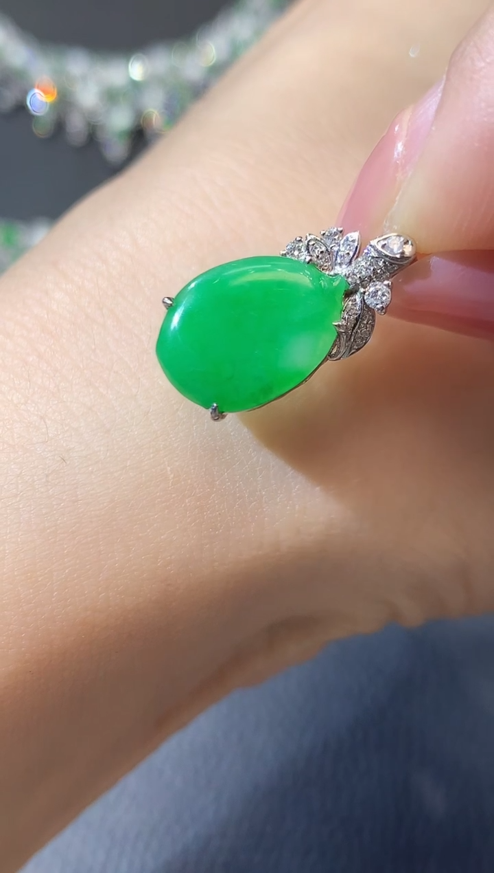 【闪购商品】翡翠吊坠(不含链)18K金镶嵌D1