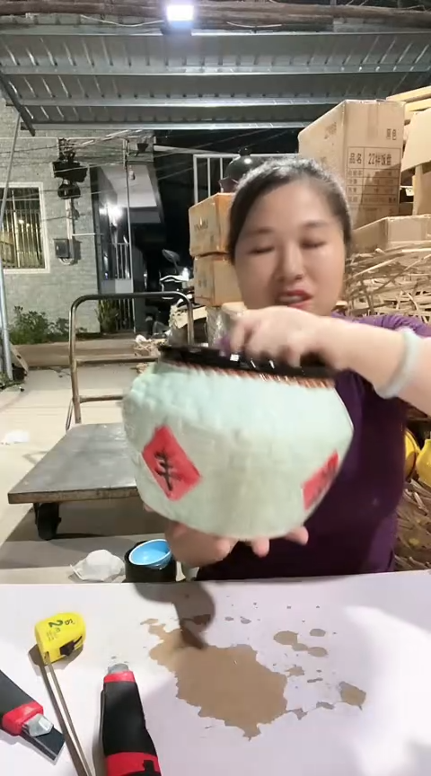 瑕疵青色罐子带盖