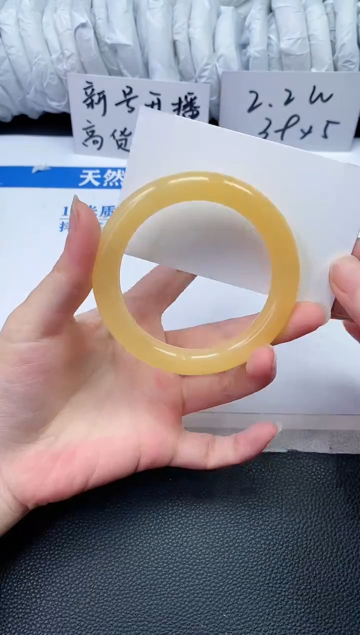 【闪购商品】石英质玉手镯未镶嵌Q921