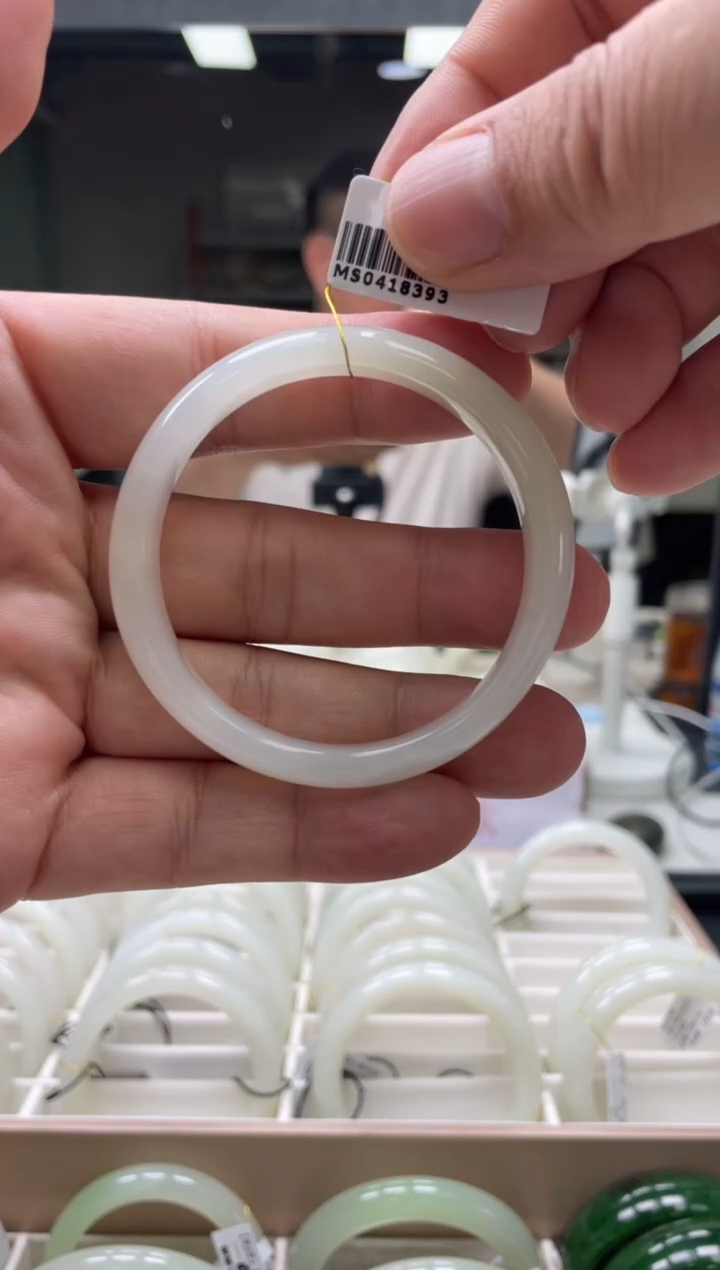 【闪购商品】和田玉手镯未镶嵌编码 8393圈口51-52