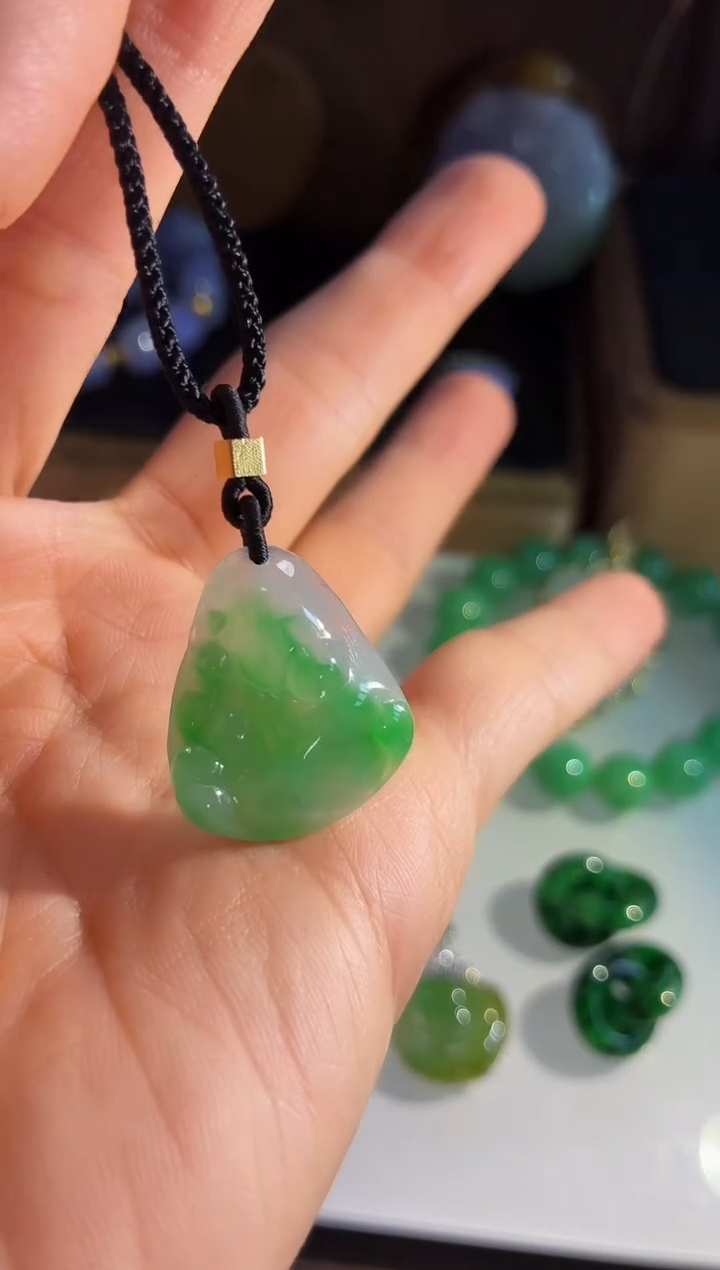 颈饰未镶嵌翡翠吊坠