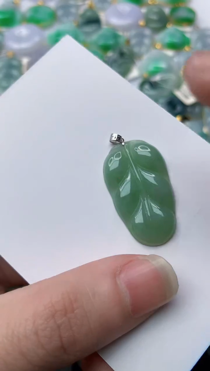 【闪购商品】翡翠颈饰18K金镶嵌25.........