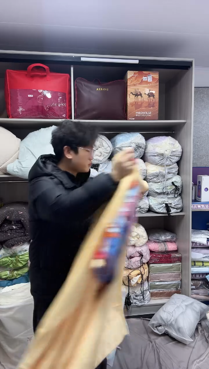 羊羔毛黄色大眼仔床单毯