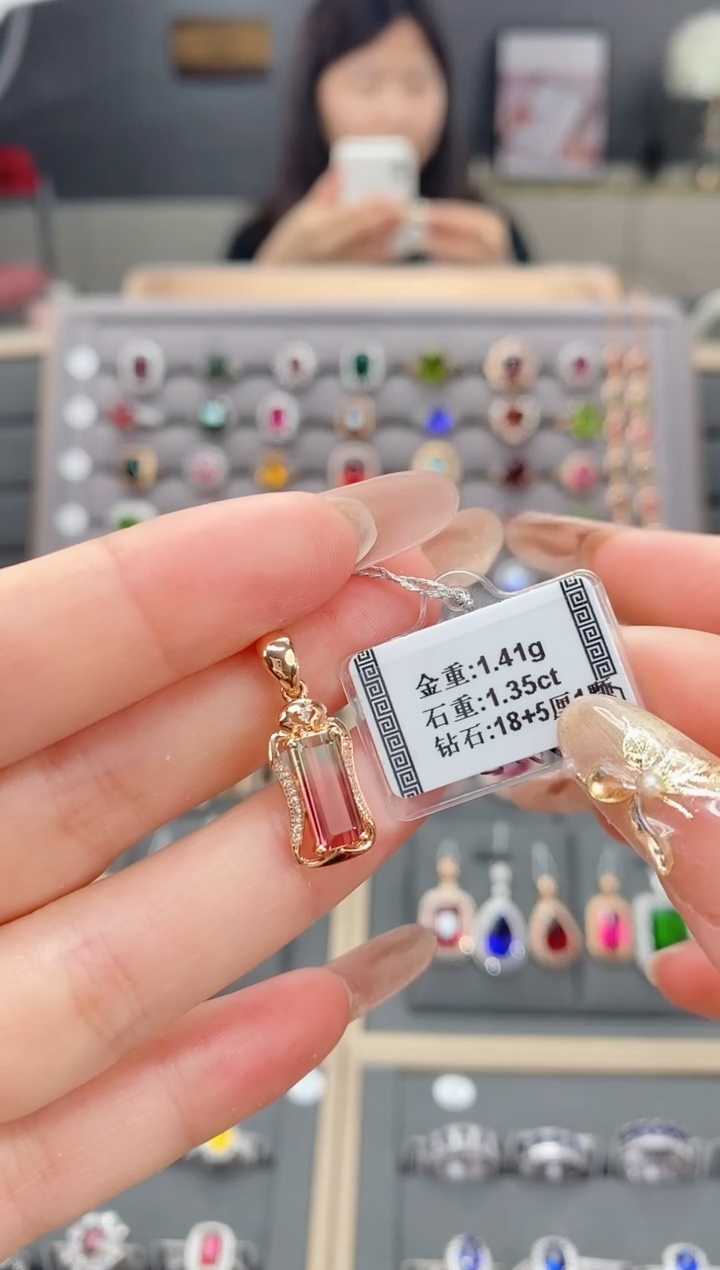 【闪购商品】碧玺颈饰18K金镶嵌1.35   