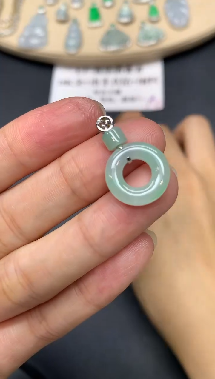 翡翠18K金镶嵌吊坠(不含链)甜甜圈【无服务费】