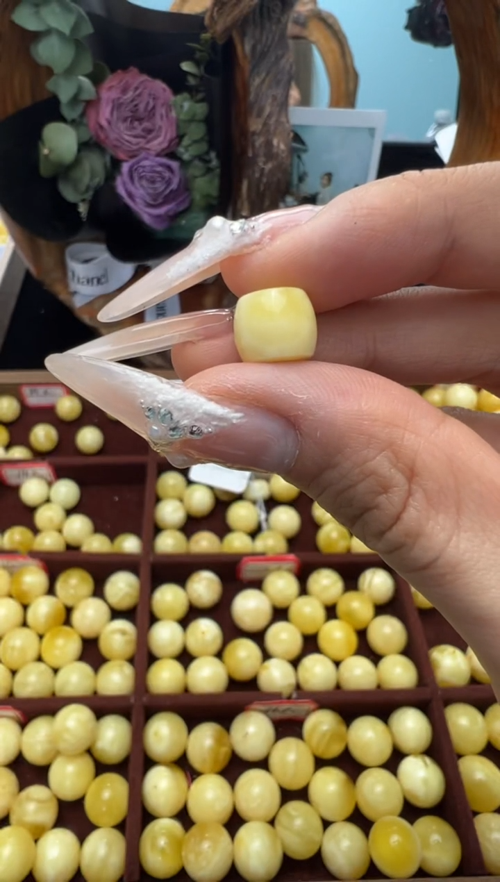 【闪购商品】蜜蜡裸石未镶嵌俄料微瑕9.8*8.4mm0.582克