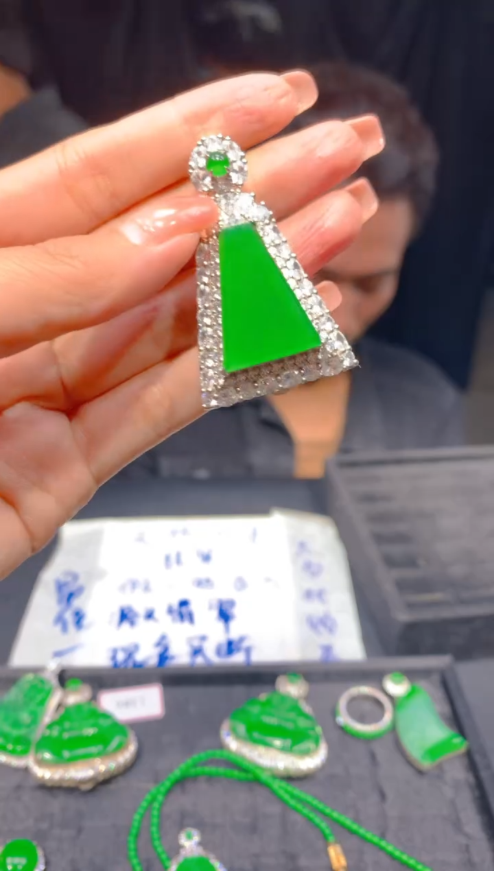 【闪购商品】定制翡翠未镶嵌124多样性发货（发其一）